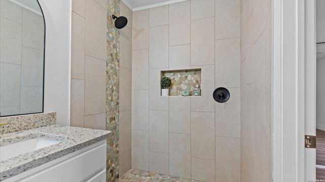 5026 LAKEWOOD DR, San Antonio, TX 78220