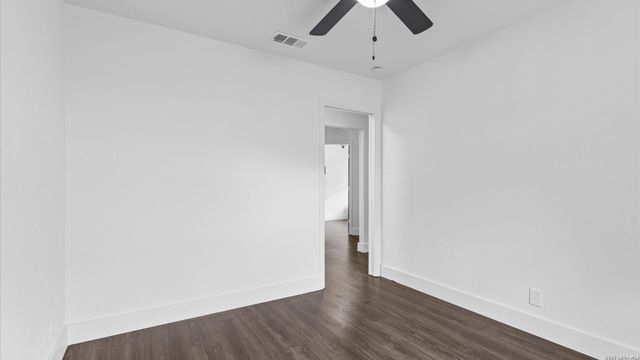 5026 LAKEWOOD DR, San Antonio, TX 78220