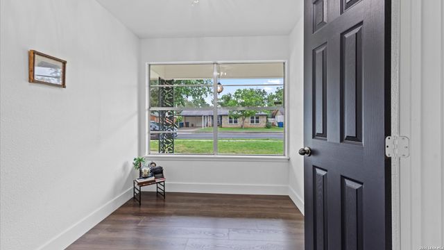 5026 LAKEWOOD DR, San Antonio, TX 78220