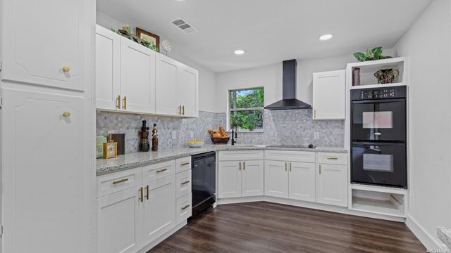 5026 LAKEWOOD DR, San Antonio, TX 78220