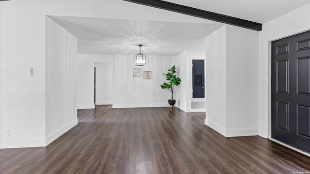 5026 LAKEWOOD DR, San Antonio, TX 78220