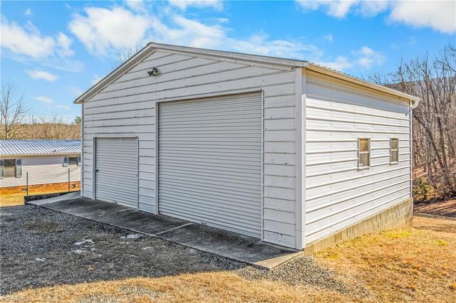 1050 Smurf Road, Danbury, NC 27016