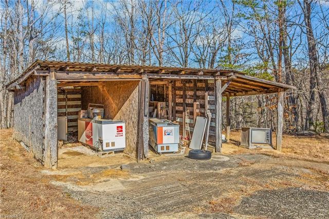 1050 Smurf Road, Danbury, NC 27016