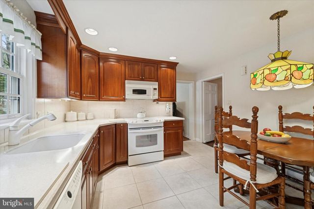 7 TODMORDEN DR, Rose Valley, PA 19086