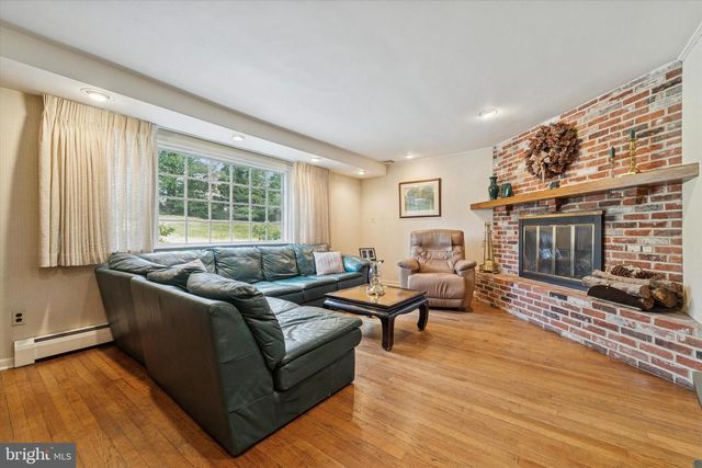 7 TODMORDEN DR, Rose Valley, PA 19086