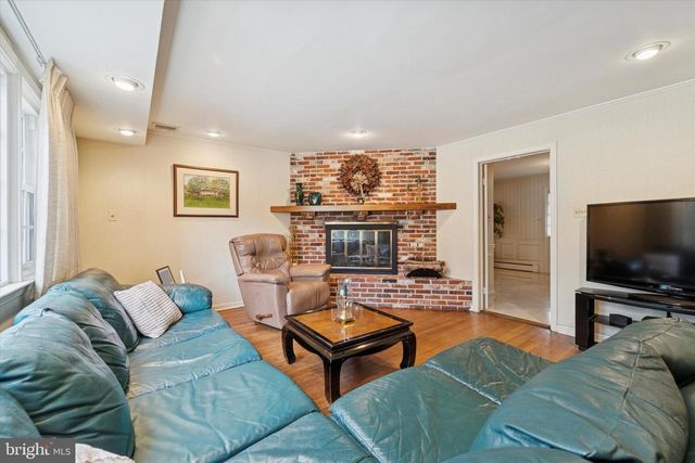 7 TODMORDEN DR, Rose Valley, PA 19086