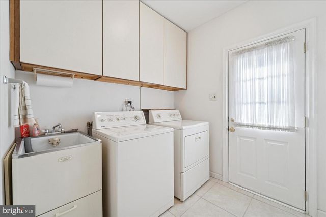 7 TODMORDEN DR, Rose Valley, PA 19086