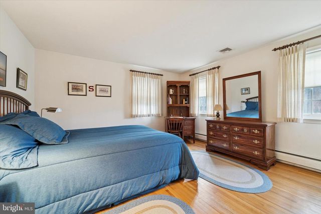 7 TODMORDEN DR, Rose Valley, PA 19086