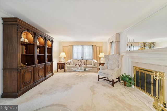 7 TODMORDEN DR, Rose Valley, PA 19086