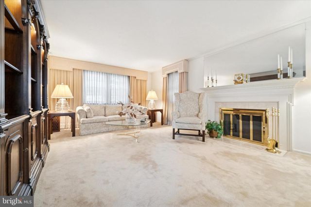 7 TODMORDEN DR, Rose Valley, PA 19086