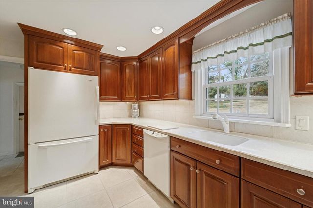 7 TODMORDEN DR, Rose Valley, PA 19086