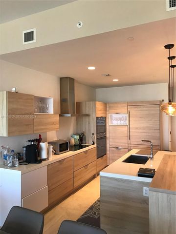16385 Biscayne Boulevard 7, North Miami Beach, FL 33160