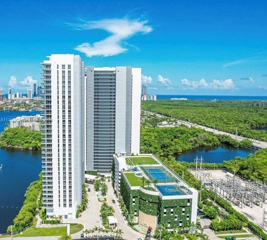 16385 Biscayne Boulevard 7, North Miami Beach, FL 33160