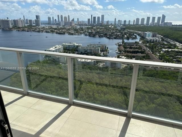 16385 Biscayne Boulevard 7, North Miami Beach, FL 33160