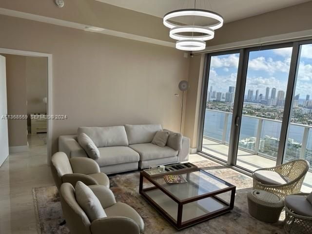 16385 Biscayne Boulevard 7, North Miami Beach, FL 33160