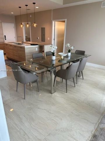 16385 Biscayne Boulevard 7, North Miami Beach, FL 33160