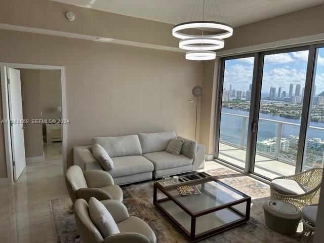 16385 Biscayne Boulevard 7, North Miami Beach, FL 33160