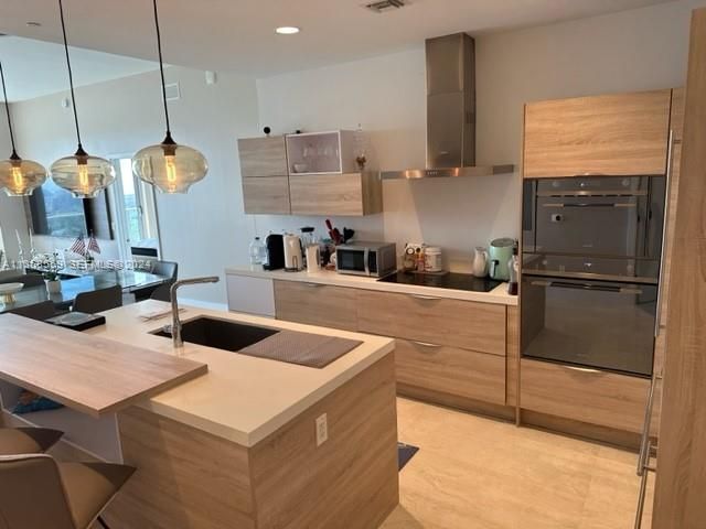 16385 Biscayne Boulevard 7, North Miami Beach, FL 33160
