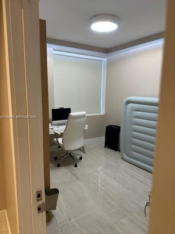 16385 Biscayne Boulevard 7, North Miami Beach, FL 33160