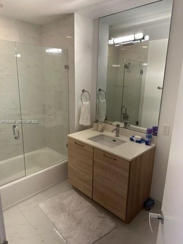 16385 Biscayne Boulevard 7, North Miami Beach, FL 33160