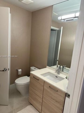 16385 Biscayne Boulevard 7, North Miami Beach, FL 33160