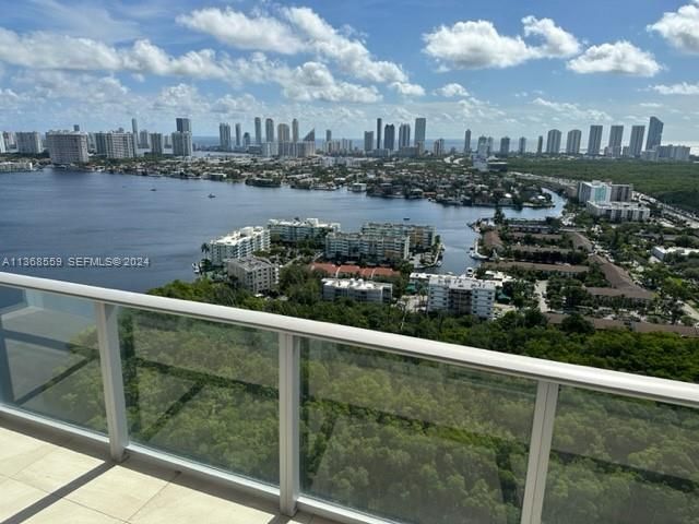 16385 Biscayne Boulevard 7, North Miami Beach, FL 33160