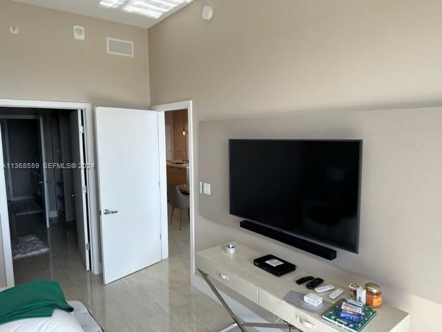 16385 Biscayne Boulevard 7, North Miami Beach, FL 33160