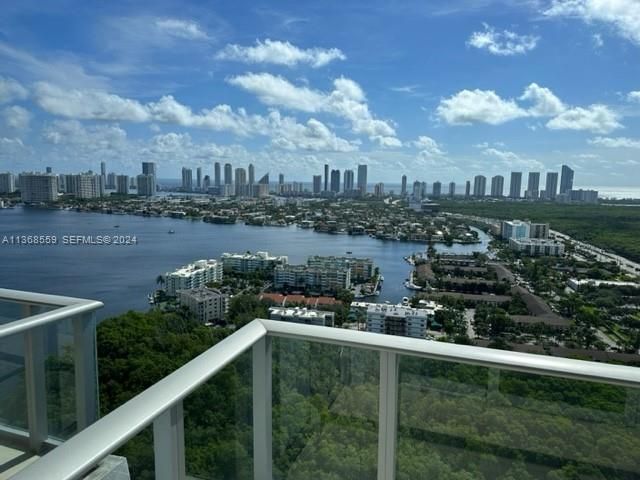 16385 Biscayne Boulevard 7, North Miami Beach, FL 33160