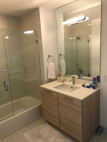 16385 Biscayne Boulevard 7, North Miami Beach, FL 33160