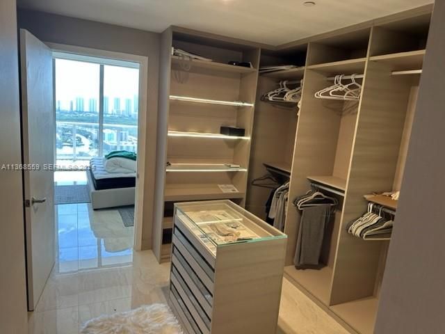 16385 Biscayne Boulevard 7, North Miami Beach, FL 33160