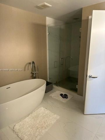 16385 Biscayne Boulevard 7, North Miami Beach, FL 33160