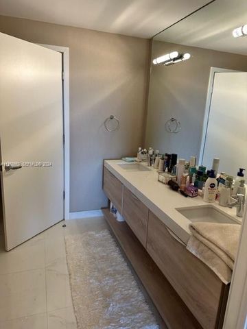 16385 Biscayne Boulevard 7, North Miami Beach, FL 33160