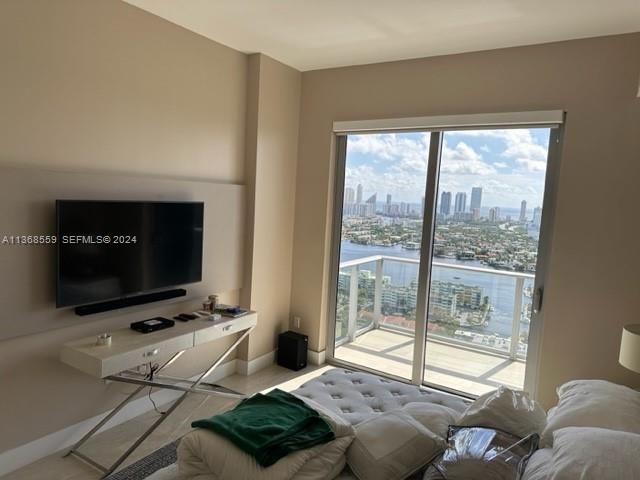 16385 Biscayne Boulevard 7, North Miami Beach, FL 33160