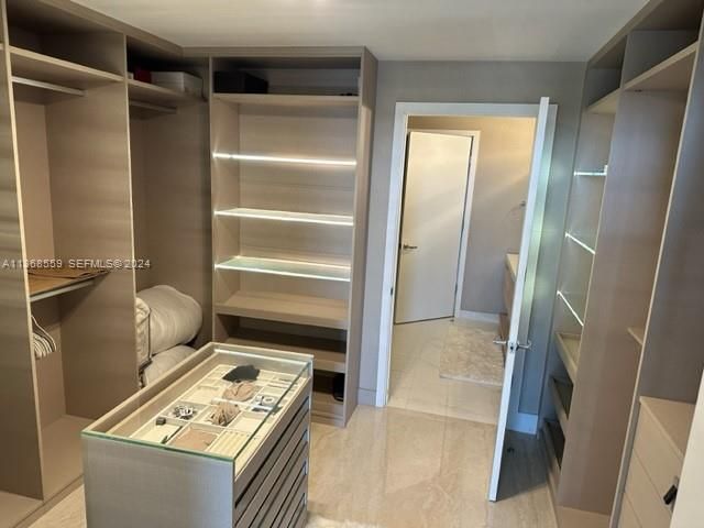 16385 Biscayne Boulevard 7, North Miami Beach, FL 33160
