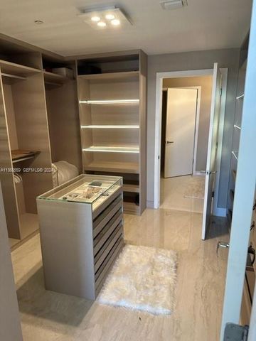16385 Biscayne Boulevard 7, North Miami Beach, FL 33160