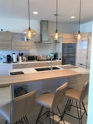 16385 Biscayne Boulevard 7, North Miami Beach, FL 33160