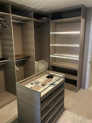 16385 Biscayne Boulevard 7, North Miami Beach, FL 33160