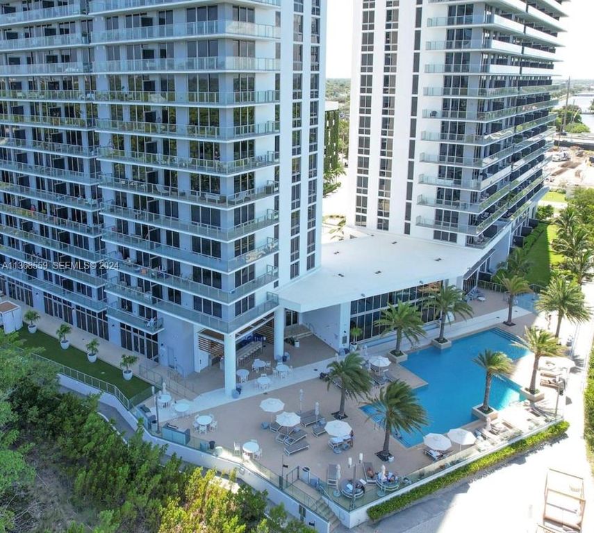 16385 Biscayne Boulevard 7, North Miami Beach, FL 33160