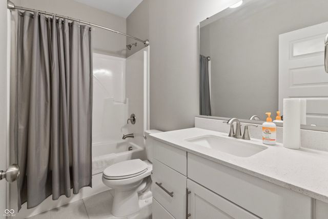 5197 Parkhurst Crossing, Mccordsville, IN 46055