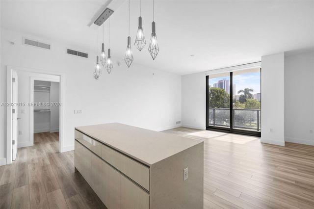 101 Diplomat Pkwy 308, Hallandale Beach, FL 33009