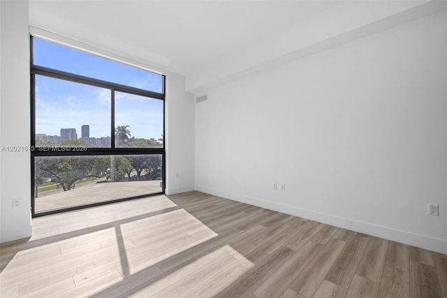 101 Diplomat Pkwy 308, Hallandale Beach, FL 33009