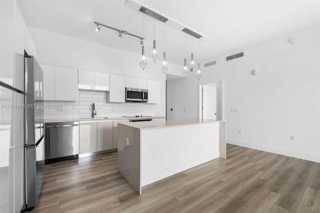 101 Diplomat Pkwy 308, Hallandale Beach, FL 33009
