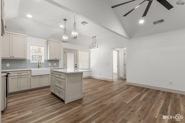 403 E LAFAYETTE AVENUE, Iowa Park, TX 76367