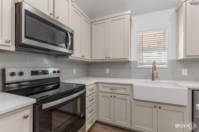 403 E LAFAYETTE AVENUE, Iowa Park, TX 76367