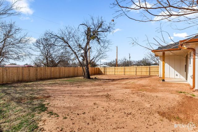 403 E LAFAYETTE AVENUE, Iowa Park, TX 76367