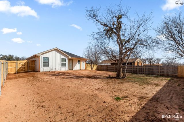 403 E LAFAYETTE AVENUE, Iowa Park, TX 76367