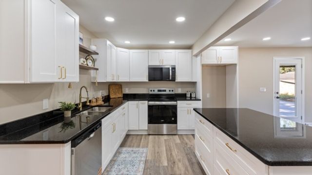 402 Edgewood Dr, Tullahoma, TN 37388