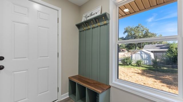 402 Edgewood Dr, Tullahoma, TN 37388