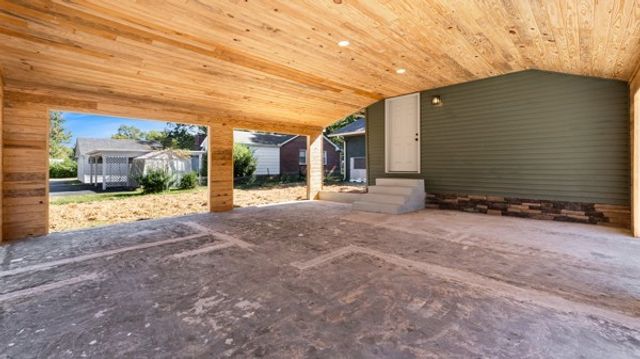 402 Edgewood Dr, Tullahoma, TN 37388