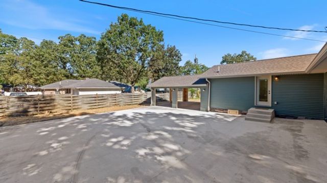 402 Edgewood Dr, Tullahoma, TN 37388